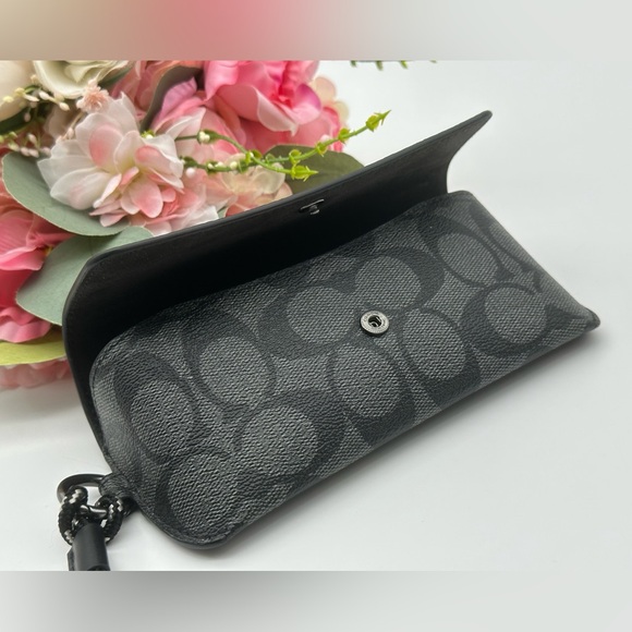 Coach Men’s Sunglass Case In Signature Case - Picture 12 of 13